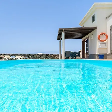 Esterlicia Villa Playa Blanca