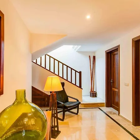 Esterlicia Villa *